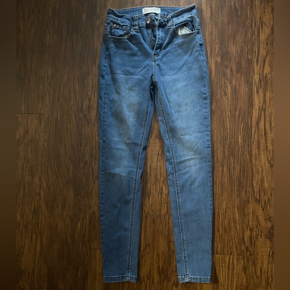 Enjean Stylish Blue Skinny Jeans for Women - Picture 4 of 8